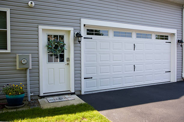 24/7 Emergency Garage Door Panel Replacement experts in Lodi, WI